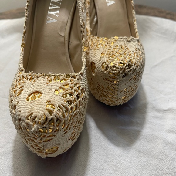 Women’s Size 6.5 YaYa Platform Creme and Gold Pumps 5” heel NEW! - Picture 5 of 7